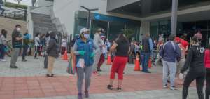 Los centros comerciales se mantienen cerrados.