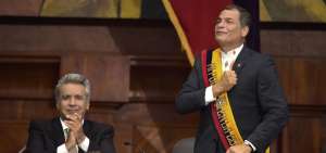 Rafael Correa (d) particip&oacute; en la investidura de Len&iacute;n Moreno. 