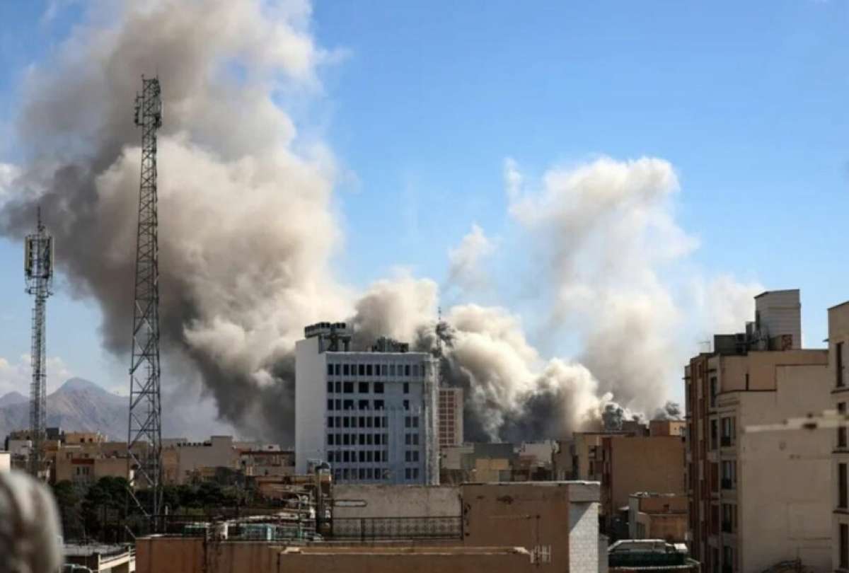 De acuerdo con las autoridades estadounidenses, cuatro drones fueron lanzados contra la embarcaci&oacute;n.