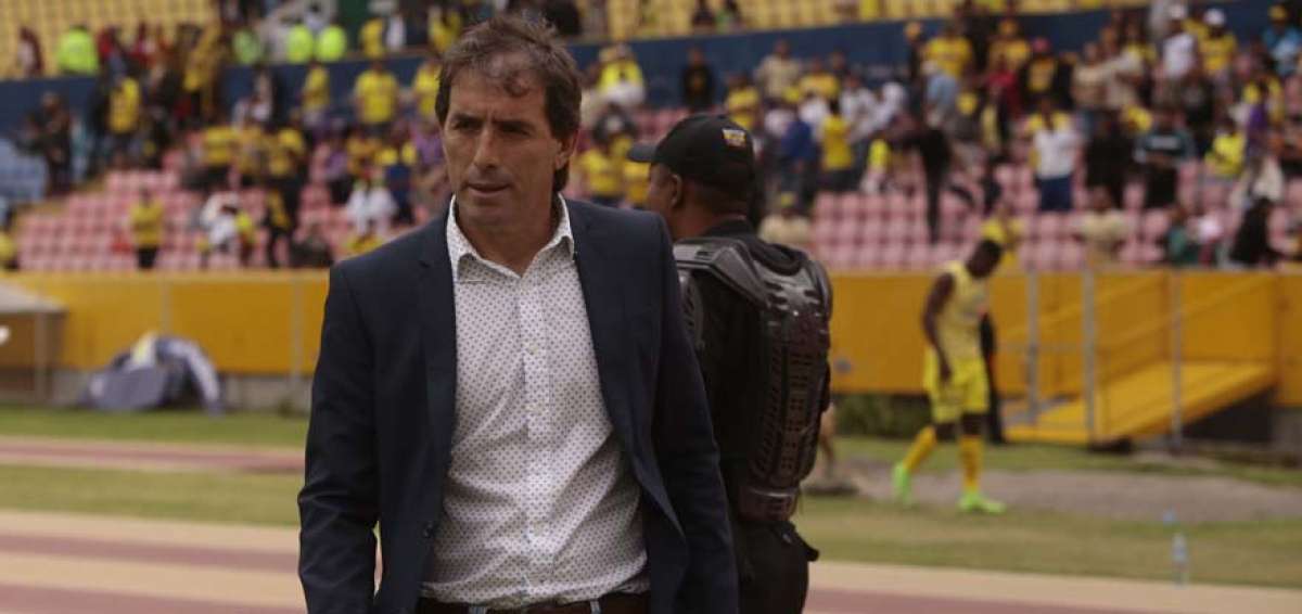 Guillermo Almada durante el partido ante IDV. 