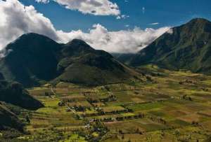 El volcán Pululahua es el único volcán del mundo con producción agrícola en su caldera.