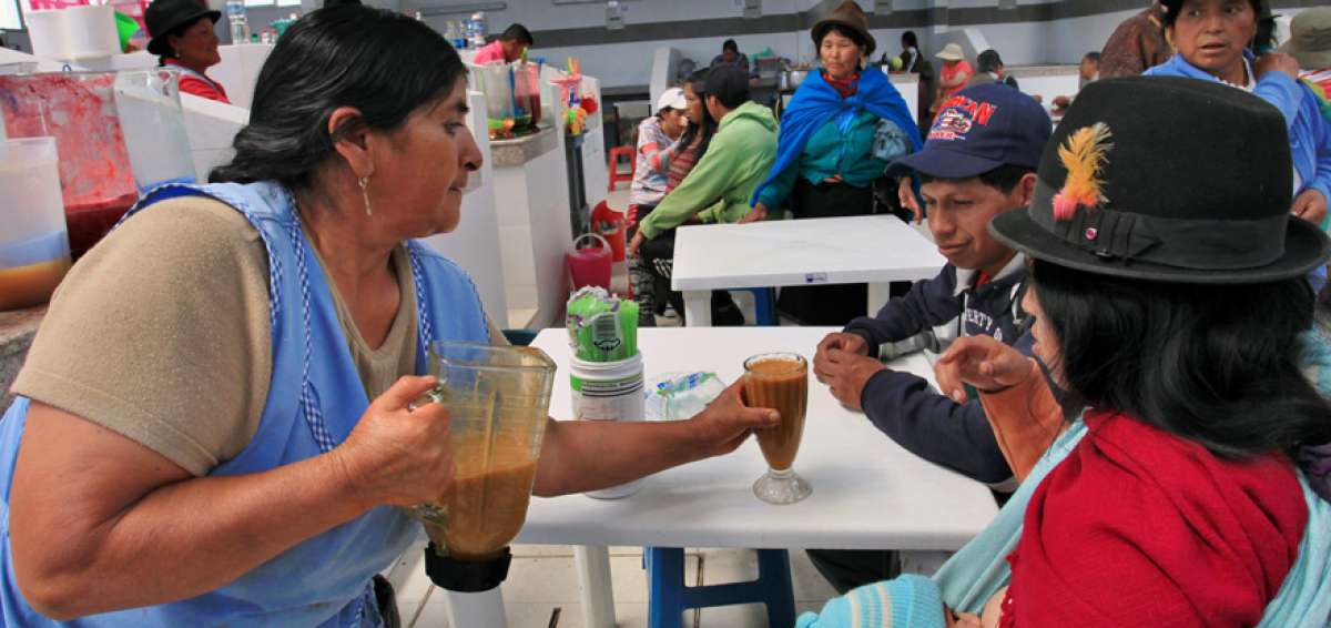 El mercado de Quisapincha empez&oacute; a funcionar y se ha vuelto un punto de atracci&oacute;n tur&iacute;stica para los visitantes que llegan de compras.