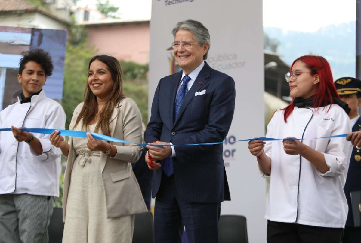 El presidente Guillermo Lasso participó en la inauguración del Instituto Superior de Turismo y Patriminio Yavirac.