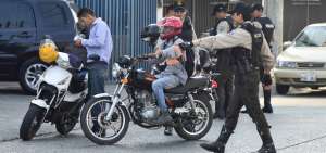 La Polic&iacute;a del Distrito Metropolitano de Guayaquil (DMG), entre las 16:00  y 05:00, controlar&aacute; la circulaci&oacute;n de dos hombres en motocicleta. 