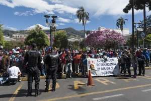 Esta ma&ntilde;ana, el Municipio tuvo un fuerte resguardo policial. Foto: John Guevara/ EL TEL&Eacute;GRAFO.