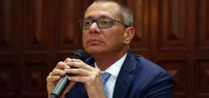 El exvicepresidente Jorge Glas fue trasladado la madrugada de este 7 de noviembre a un hospital.