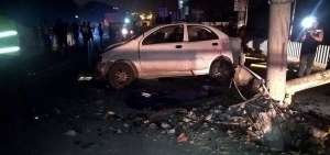 Presuntos delincuentes se accidentaron al huir con un automotor robado