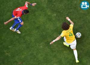 David Luiz de Brasil abri&oacute; el marcador en el estadio Mineir&atilde;o. Foto: AFP