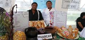 En Huarcay la comunidad se reuni&oacute; para preparar la colada morada comunitaria m&aacute;s grande de Quito.