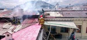 Vivienda afectada por incendio en el Centro Hist&oacute;rico de Quito