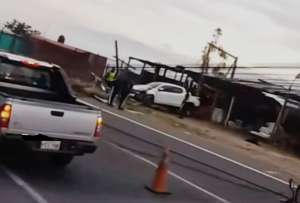 Choque contra poste en la Av. Simón Bolívar causa cierre parcial en la Ruta Viva