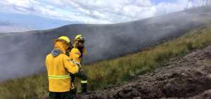 Bomberos sofocaron incendio en cerro Atacazo
