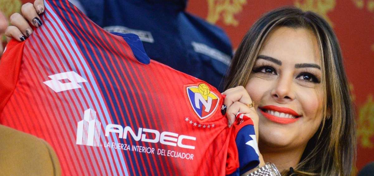 La 'Novia del Mundial de Sud&aacute;frica' es ahora 'Novia de El Nacional'