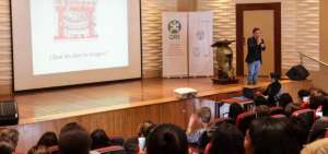 Jos&eacute; Roberto Luna, conferencista de Guatemala ofrece una charla magistral.