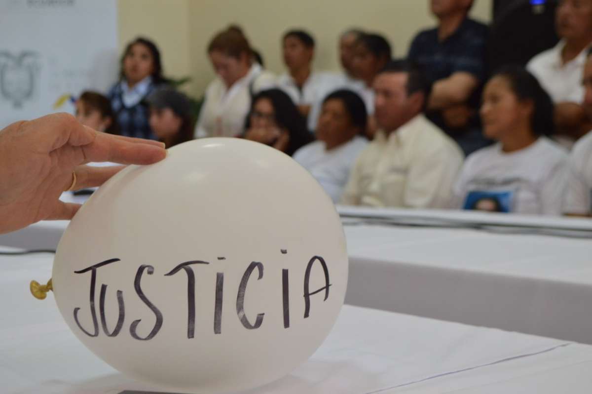 En la Gobernaci&oacute;n de Cotopaxi, los familiares de las v&iacute;ctimas se reunieron con las principales autoridades para exigir justicia.