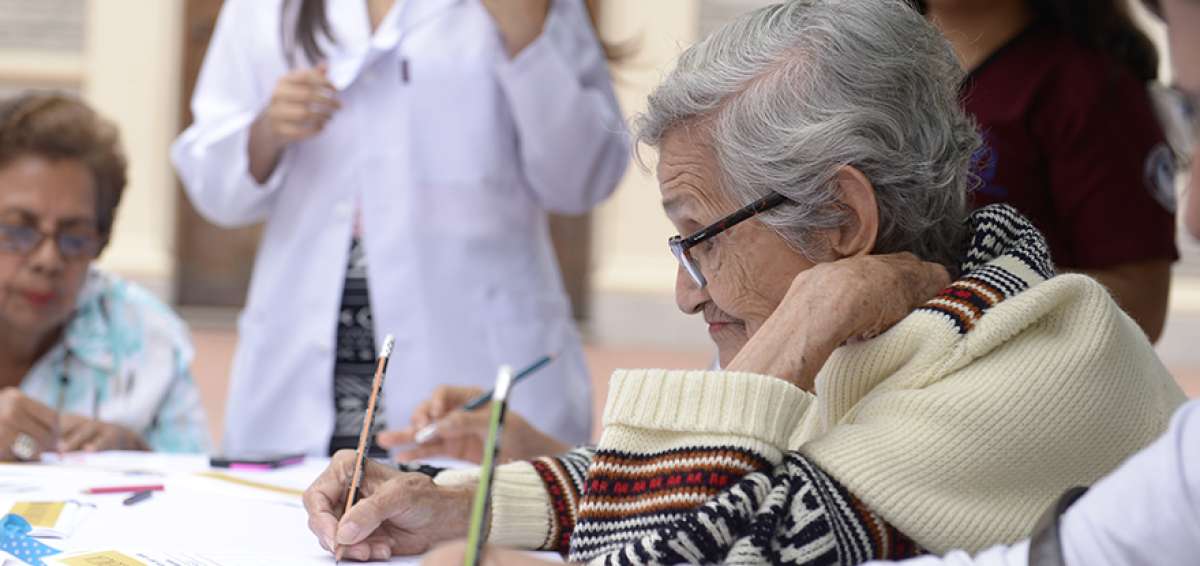 El Hospital Luis Vernaza record&oacute; el d&iacute;a mundial con una casa abierta en la que los adultos mayores realizaron pruebas de memoria y pintaron dibujos. 