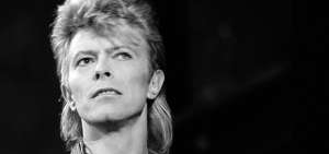 David Bowie naci&oacute; el 8 de enero de 1947 en Londres como David Robert Jones. Se distingui&oacute; por su capacidad de reinventarse con personajes en sus discos.