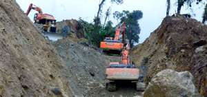 La empresa ecuatoriana Hidalgo &amp; Hidalgo construye los accesos a los cuatro sitios de captaci&oacute;n del l&iacute;quido. La zona est&aacute; ubicada a unos 20 minutos al este, desde la v&iacute;a Quito-Baeza.