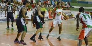 Los portovejenses obligaron a jugar un quinto partido al vencer  89-86 a UTE. Foto: @DeporteEc