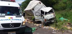 Un muerto y 26 heridos dej&oacute; accidente en la v&iacute;a Gir&oacute;n-Pasaje