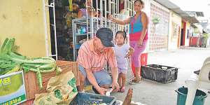 Pichincha y Guayas concentran el 72% del volumen de ventas en establecimientos econ&oacute;micos o de barrio. Foto: William Orellana / El Tel&eacute;grafo