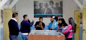 El recorrido que realizan los visitantes contempla visitas a los pabellones, al aula donde se daban clases, as&iacute; como el patio donde hab&iacute;a eventos art&iacute;sticos.