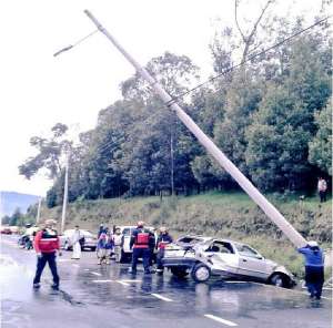 El accidente se registr&oacute; alrededor de las 07:00 de este domingo. Se realiz&oacute; un contraflujo en la zona. Foto: tomada del Twitter @BomberosQuito