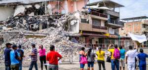En los alrededores de las calles de la parroquia Tarqui hay movimiento. Los vendedores de los comedores, ubicados en las faldas del R&iacute;o Burro, limpiaron el s&aacute;bado 23 sus puestos. Los  habitantes del lugar visitan la &ldquo;zona cero&rdquo; y se quedan perplejos.