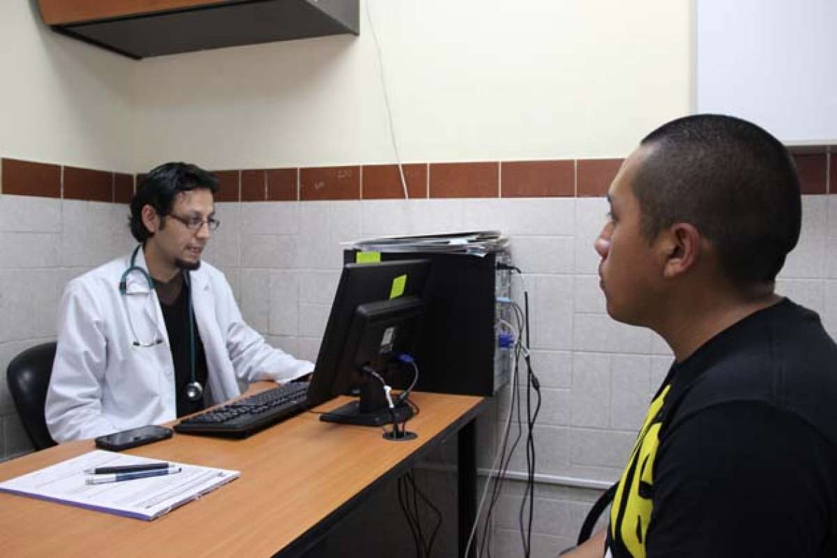 Con SiSalud, los m&eacute;dicos eliminan los formularios f&iacute;sicos y se disminuye el tiempo en el proceso de agendamiento de citas. Foto: Cortes&iacute;a del MSP