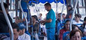 Los transportistas capitalinos piden la elevaci&oacute;n de tarifas de los actuales $ 0,25 a $ 0,30.