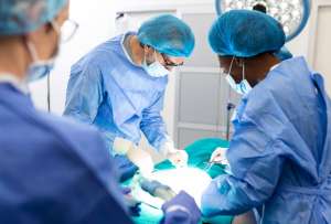 Ecuador realiza el primer implante valvular tricúspide de corazón