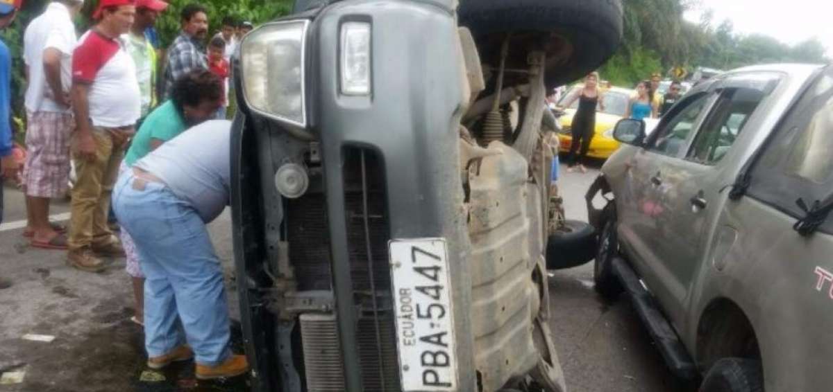8 heridos dej&oacute; accidente de tr&aacute;nsito en la carretera Quinind&eacute; - Santo Domingo