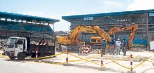 La demolici&oacute;n empez&oacute; el 28 de enero. Los comerciantes y vecinos deben esperar todo el 2015 para ver concluida la obra. Foto: Xiomara Banda/ ULVR