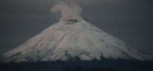La presencia de fumarolas en el nevado Cotopaxi caus&oacute; inquietud y especulaci&oacute;n de su actividad.