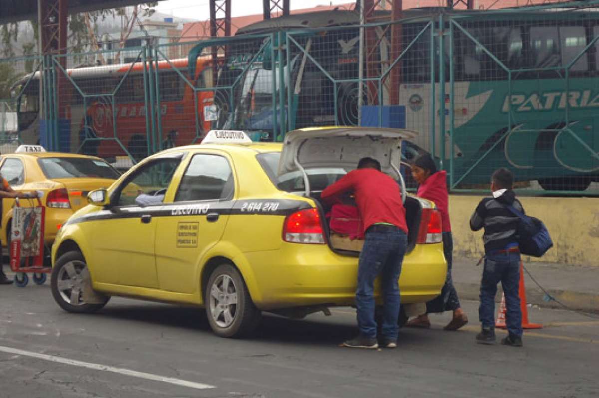 Algunos taxistas se quejan de los insultos y malos tratos por parte de los pasajeros. Foto: Roberto Ch&aacute;vez | El Tel&eacute;grafo