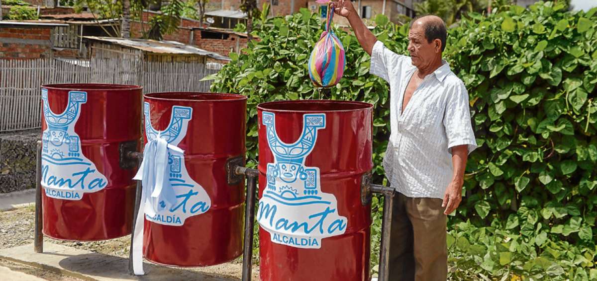 Jorge Mieles es uno de los moradores del barrio 15 de Abril que se comprometi&oacute; a mantener la zona limpia.