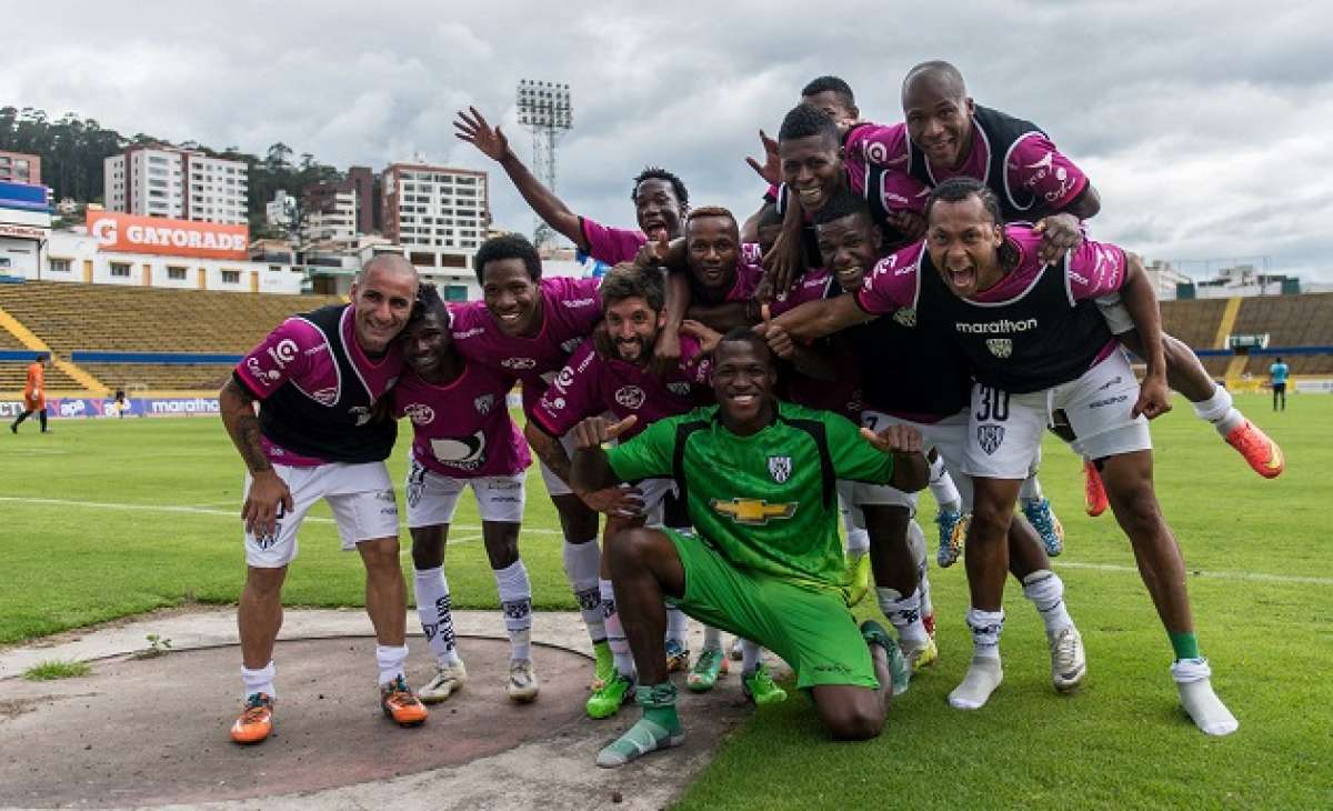 Los integrantes del Independiente del Valle festejan tras el triunfo ante Universidad Cat&oacute;lica en el torneo nacional el fin de semana. Foto: Marco Salgado/ EL TEL&Eacute;GRAFO.