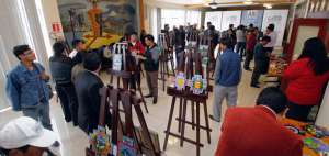 Artistas ind&iacute;genas exponen obras