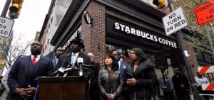 Starbucks anuncia cierre de sus locales en EE.UU. para educar contra el racismo