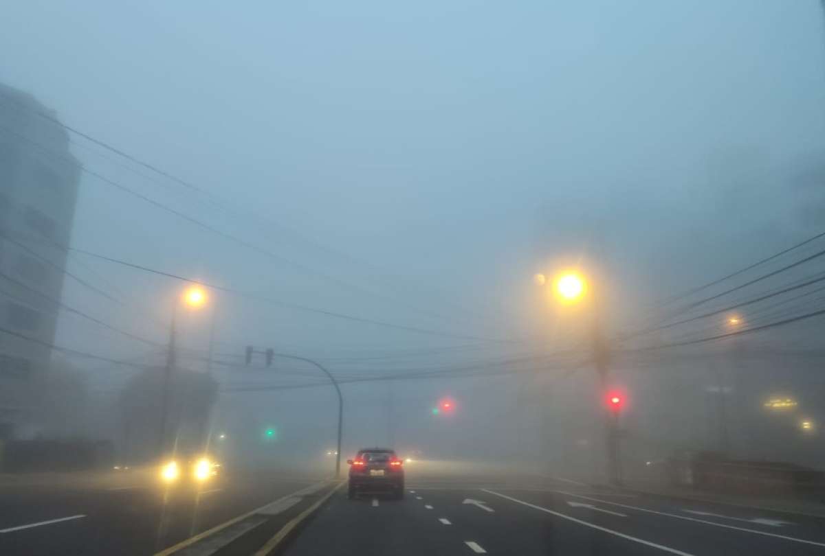 Autoridades emiten consejos para conducir en época de neblina en Quito. 