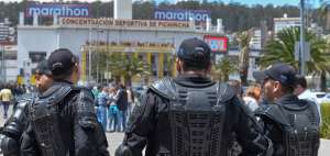 Agentes de la Polic&iacute;a realizan controles para evitar desmanes y reventa de entradas.