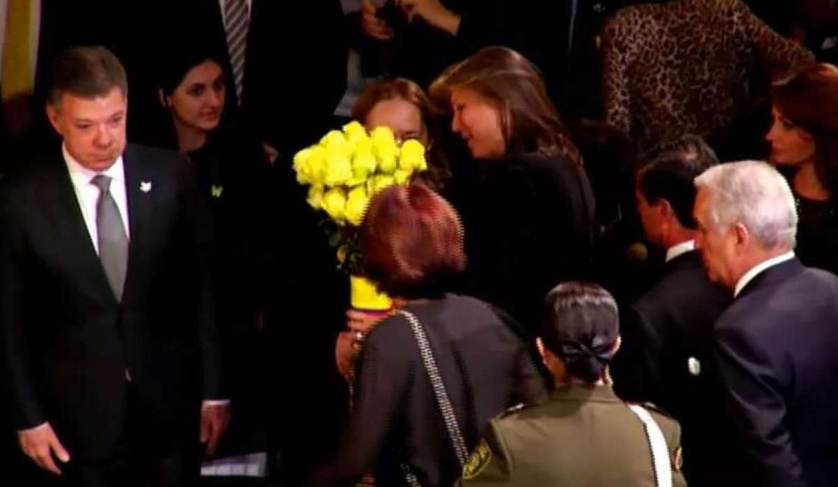 Llegada del mandatario colombiana, Juan Manuel Santos, al homenaje de Gabriel Garc&iacute;a M&aacute;rquez  en el Palacio de Bellas Artes de Ciudad de M&eacute;xico.