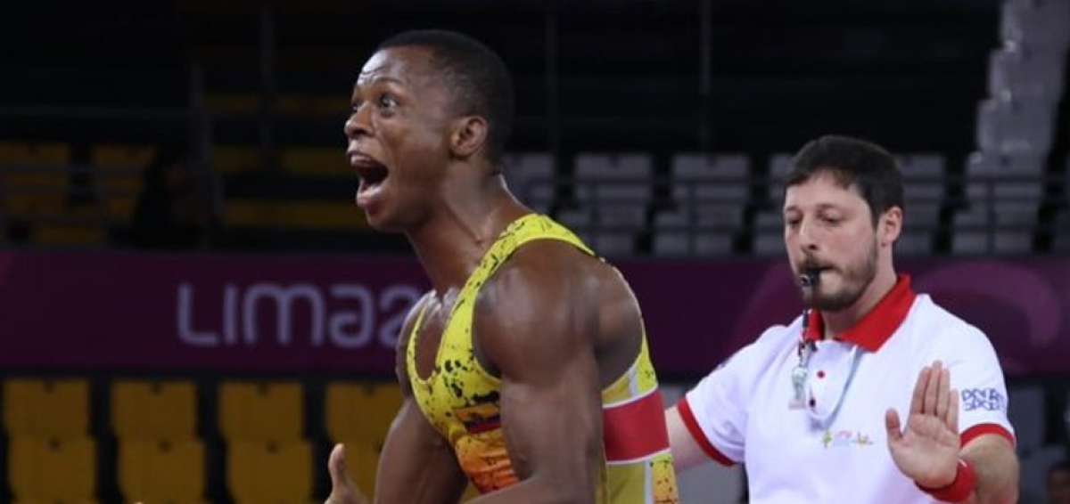 El bicampe&oacute;n panamericano de lucha grecorromana, el esmeralde&ntilde;o Andr&eacute;s Monta&ntilde;o, festeja con euforia el t&iacute;tulo obtenido el mi&eacute;rcoles 7 de agosto de 2019 en Lima 2019.