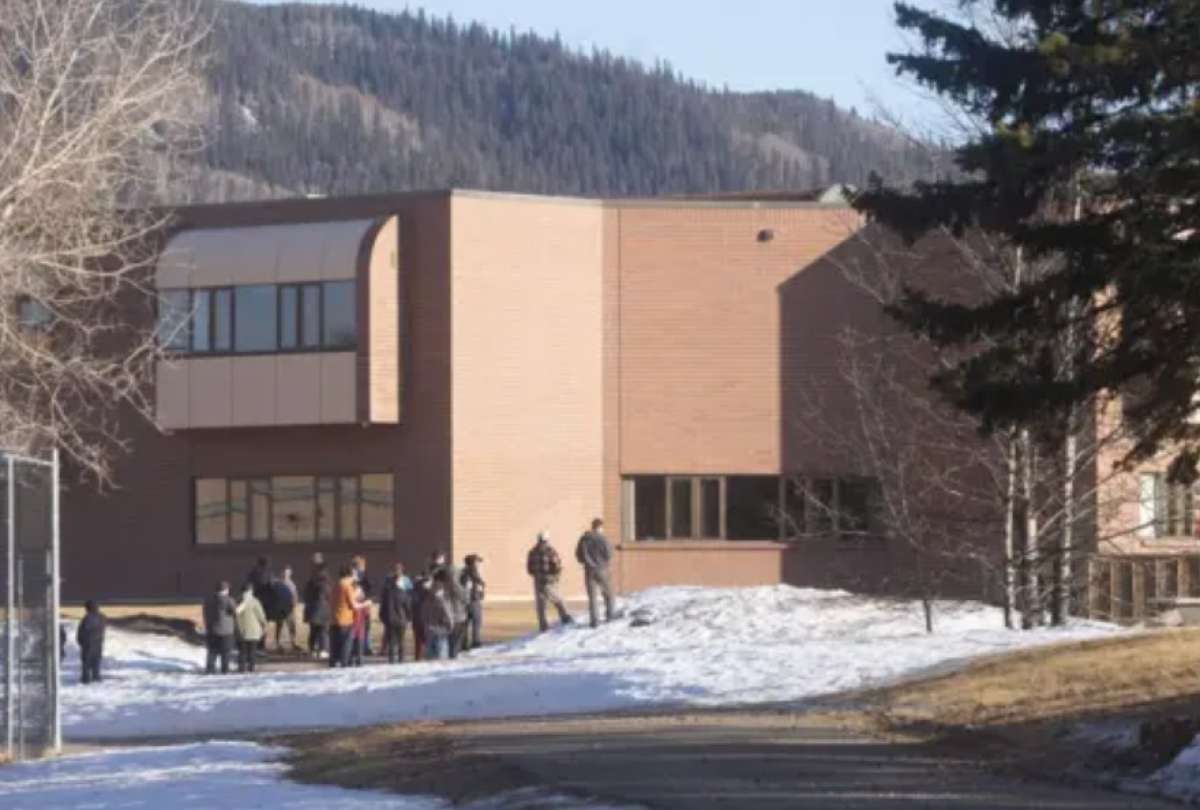 El ataque ocurri&oacute; en Tumbler Ridge, una peque&ntilde;a comunidad de menos de 2.400 habitantes.