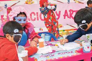 Los ni&ntilde;os disfrutaron de la Ruta por la infancia plena