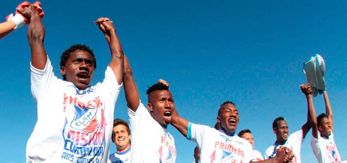 El pasado 3 de diciembre, tras doblegar 2-0 a Liga de Loja, los jugadores de Clan Juvenil celebraron el ascenso. Clasificarse a un torneo internacional y construir un complejo deportivo son sus misiones ahora.