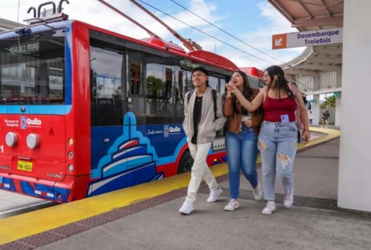 El Concejo Metropolitano aprobó la ordenanza que extiende las normas de convivencia, prohibiciones y sanciones del Metro de Quito al sistema Trolebús, Ecovía y alimentadores. 