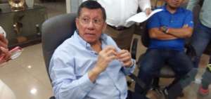 Gustavo Quinteros (i) y Carlos Villac&iacute;s, en la &uacute;ltima convocatoria de la selecci&oacute;n ecuatoriana en agosto pasado.