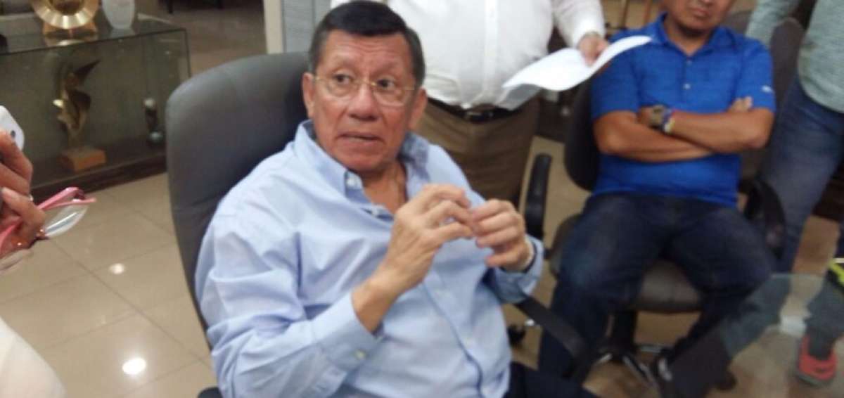 Gustavo Quinteros (i) y Carlos Villac&iacute;s, en la &uacute;ltima convocatoria de la selecci&oacute;n ecuatoriana en agosto pasado.