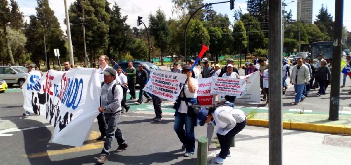 Opositores a los Quitocables marchan a la Contralor&iacute;a y la Asamblea